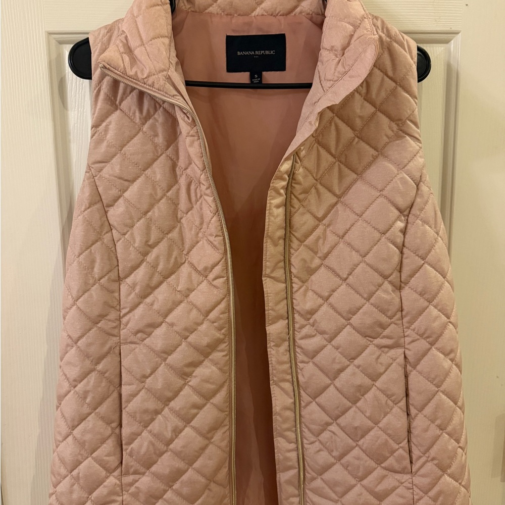 Banana Republic Quilted Sleeveless Vest in Blush